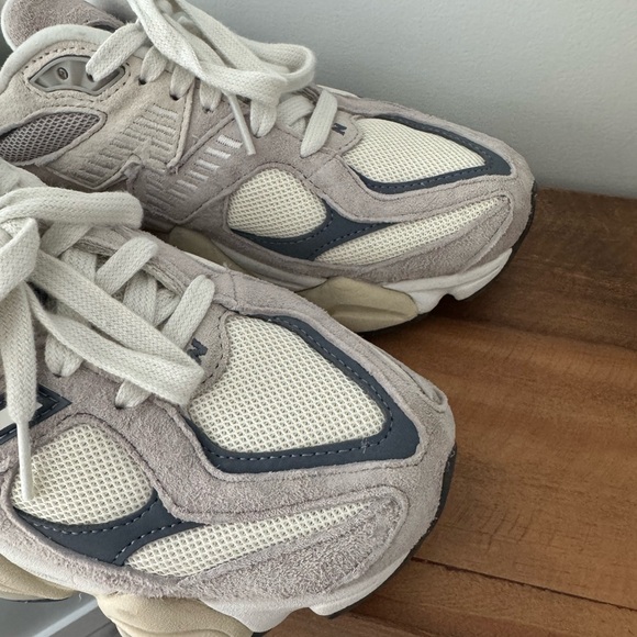 New Balance 9060 - Women’s Size 8 - Picture 3 of 6